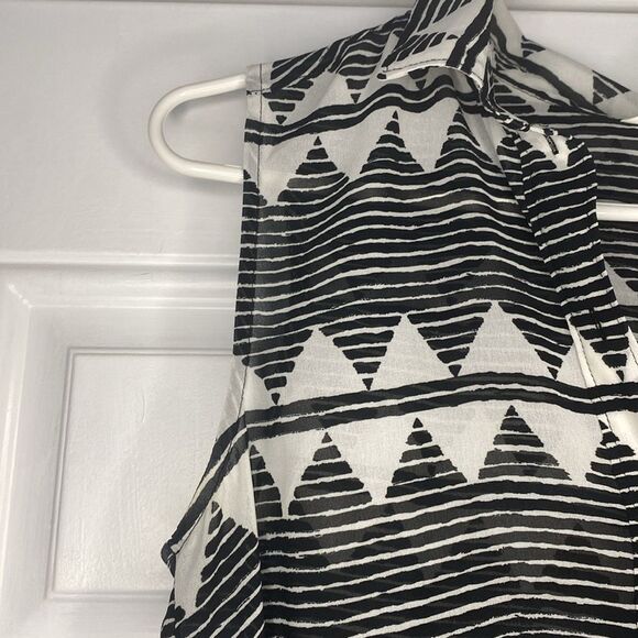 H&M Tribal Sheer Sleeveless Hi Low Button Up Top Blouse Size 6 - Picture 4 of 11